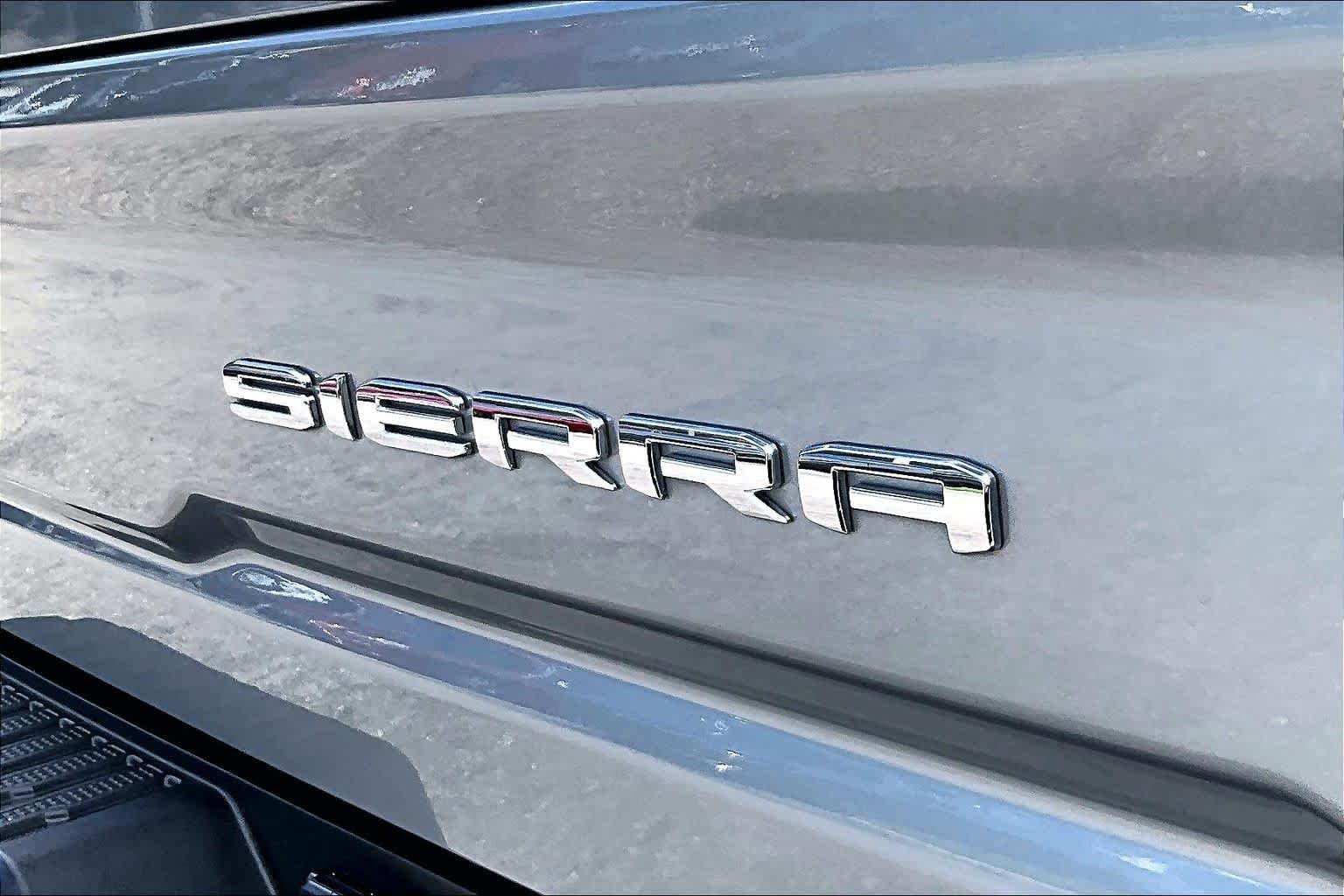 Used 2024 Sterling Metallic GMC AT4 image 10