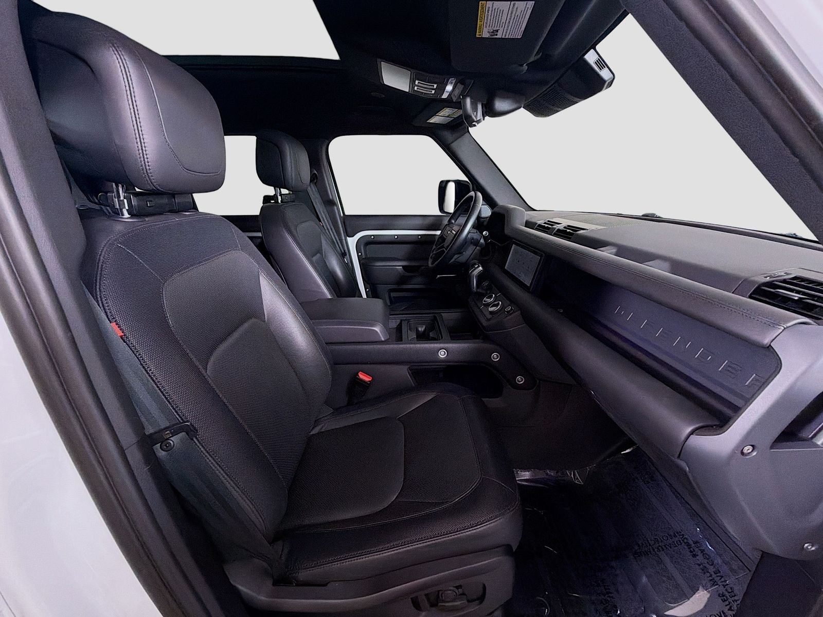 Used 2024 Fuji White Land Rover X-Dynamic SE image 33