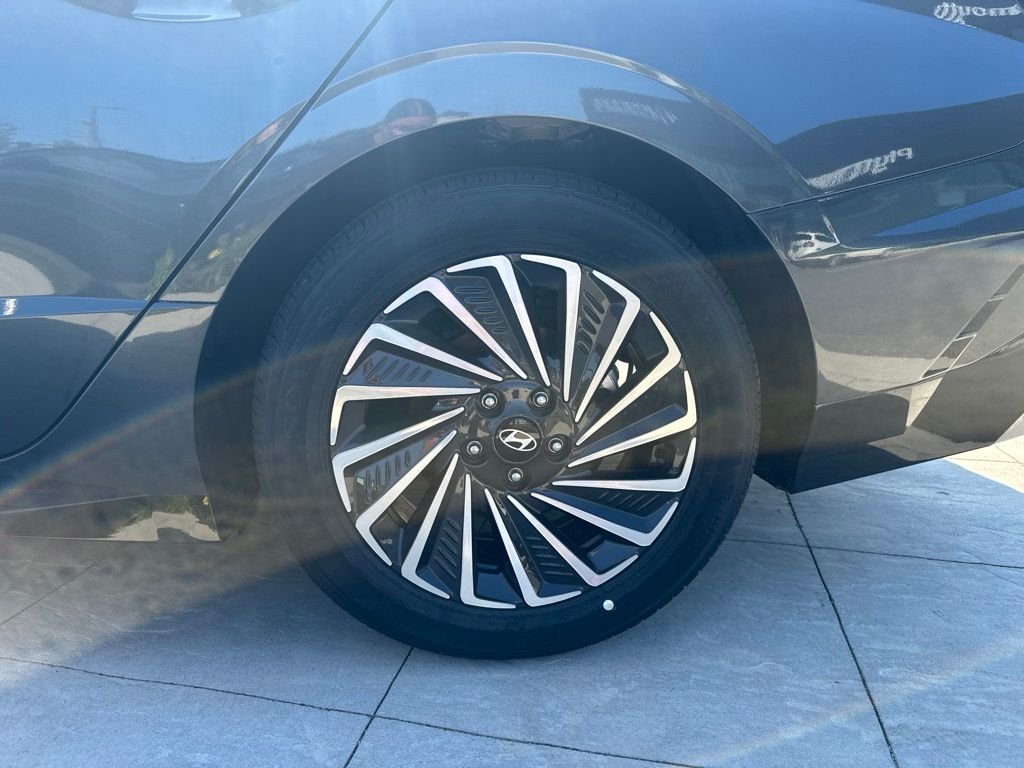 New 2026 Gray Hyundai SEL image 9