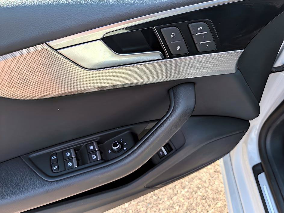 Used 2025 Arkona White Audi S line Premium image 9