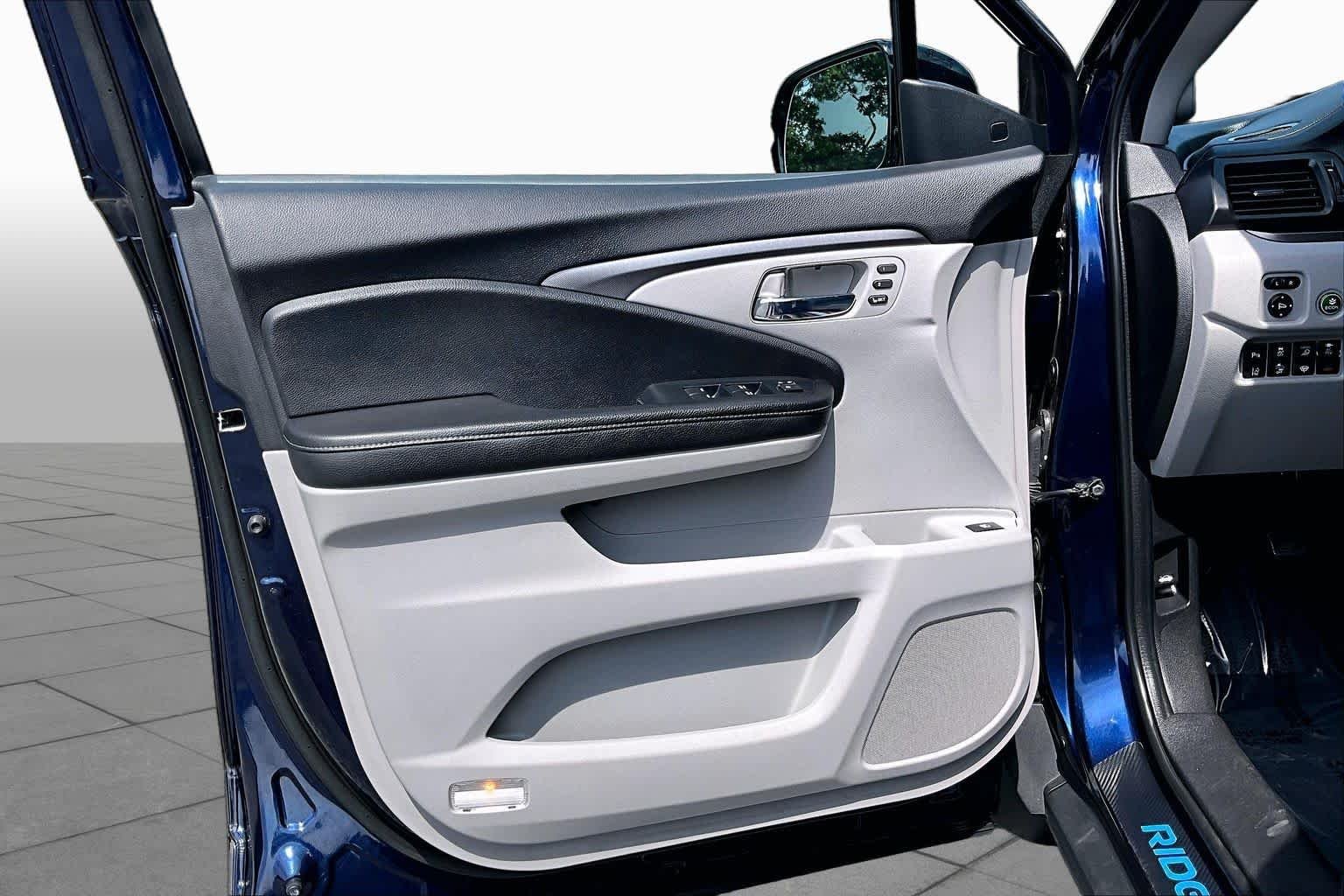 Used 2022 Obsidian Blue Pearl Honda RTL-E image 22