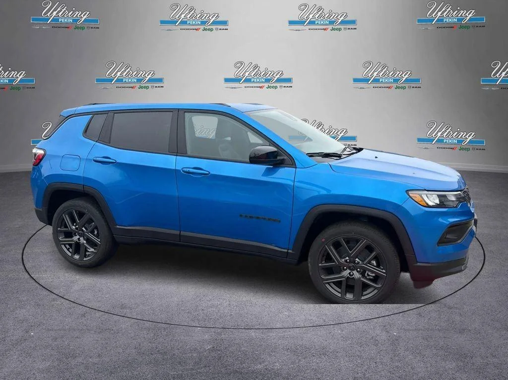 New 2026 Hydro Blue Pearlcoat Jeep Latitude Altitude image 2