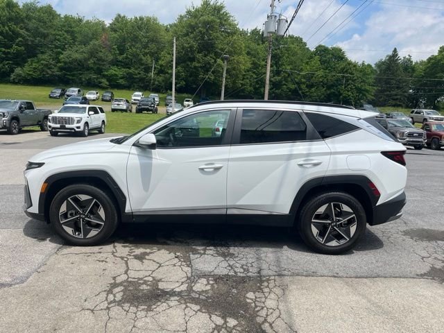 Used 2025 White Hyundai SEL image 9