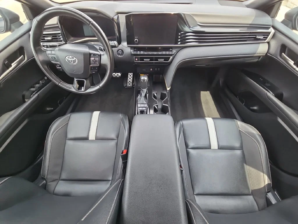 Used 2025  Toyota SE image 32
