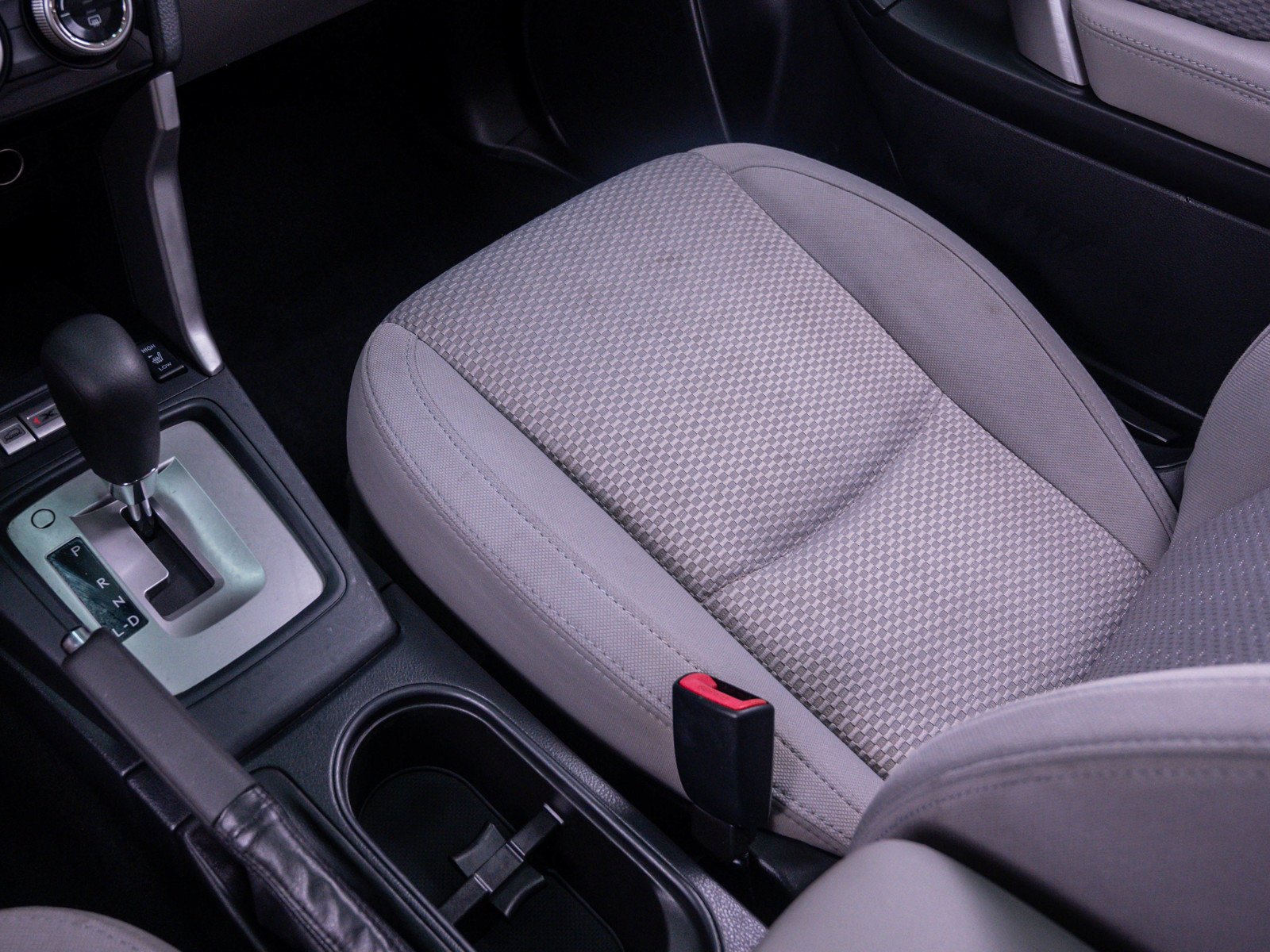 Used 2018 Dark Gray Metallic Subaru Premium image 27