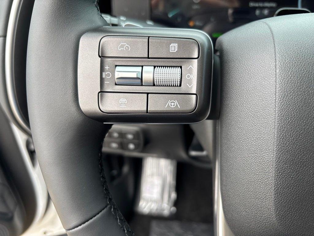 New 2026 White Pearl Hyundai Blue SEL 8P image 20