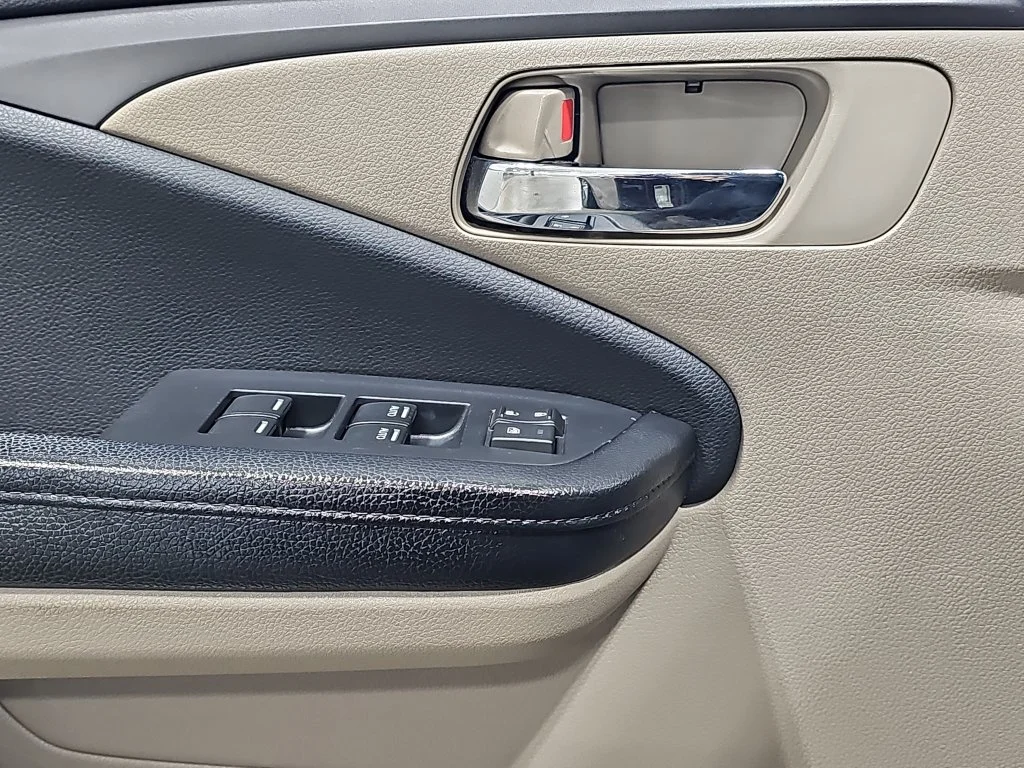 Used 2016  Honda EX-L image 30