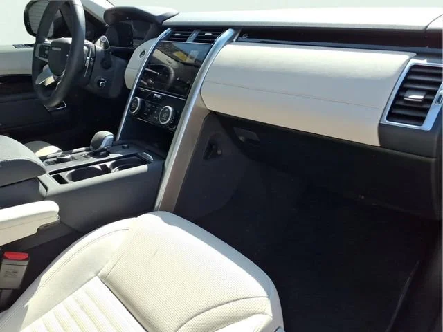 Used 2025  Land Rover S image 25