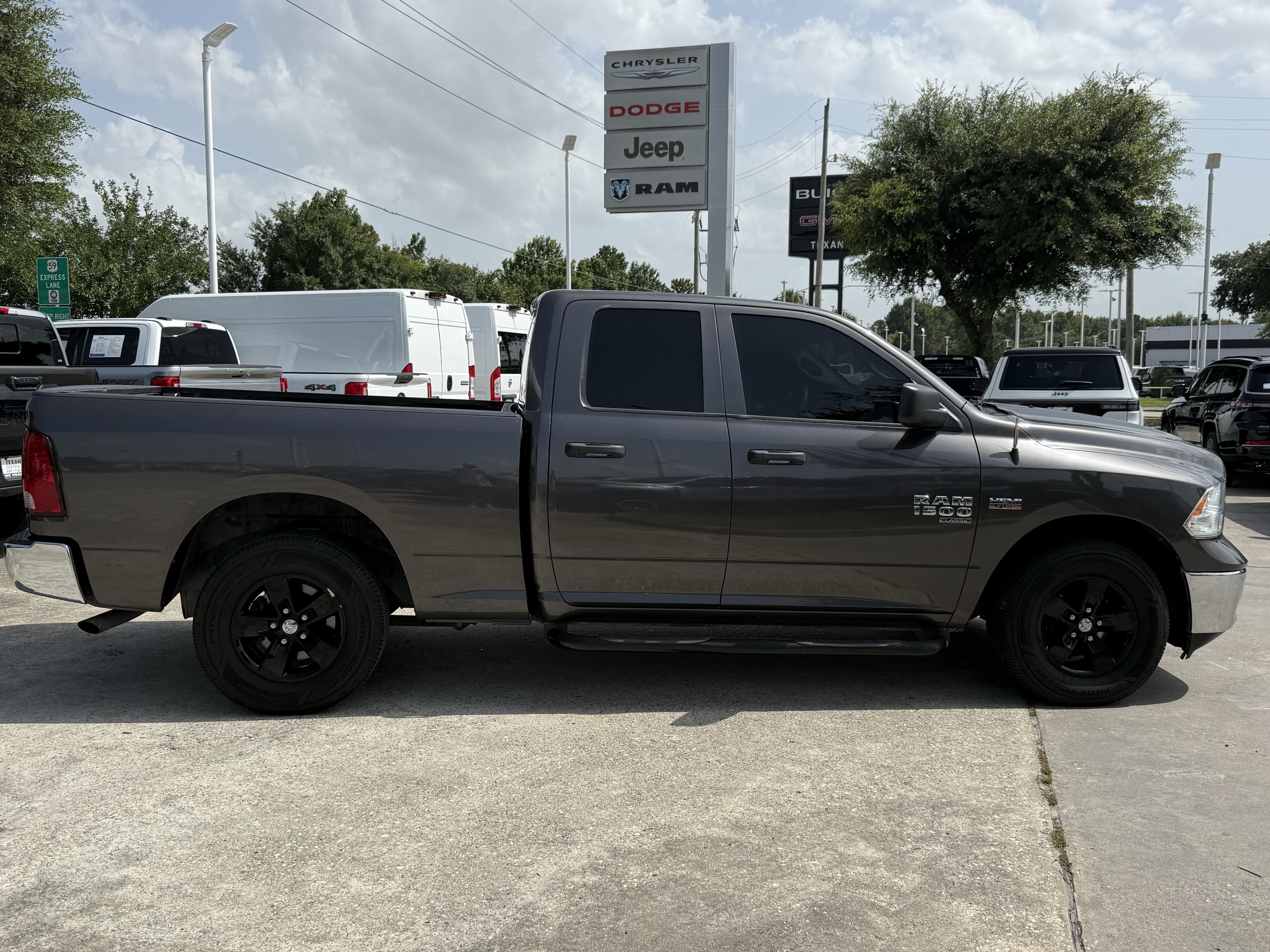 Used 2019 Granite Crystal Metallic Clearcoat Ram Tradesman image 3