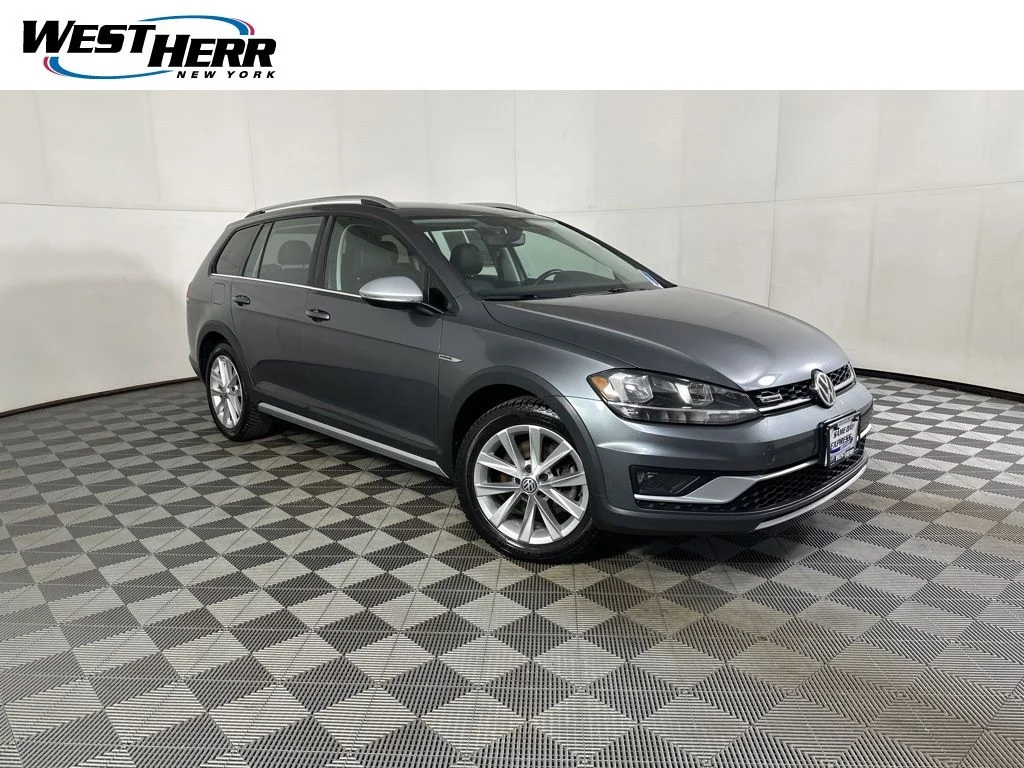 2019 Volkswagen Golf Alltrack TSI S 4Motion's photo