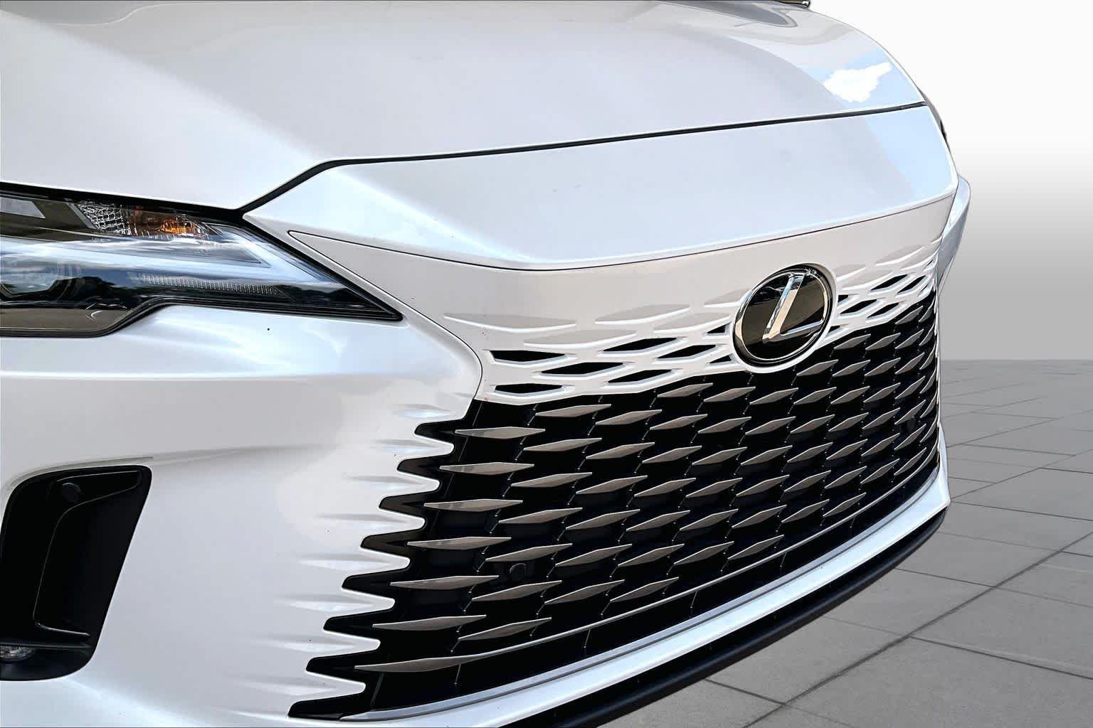 Used 2024 Eminent White Pearl Lexus  image 27