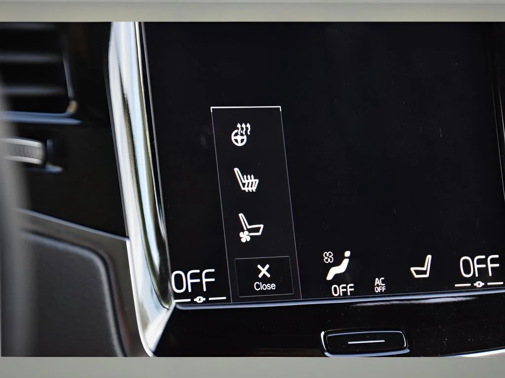 Used 2022 Pine Grey Metallic Volvo Inscription image 24