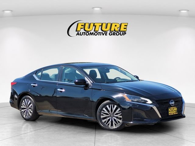 Used 2023 Black Nissan 2.5 SV image 1