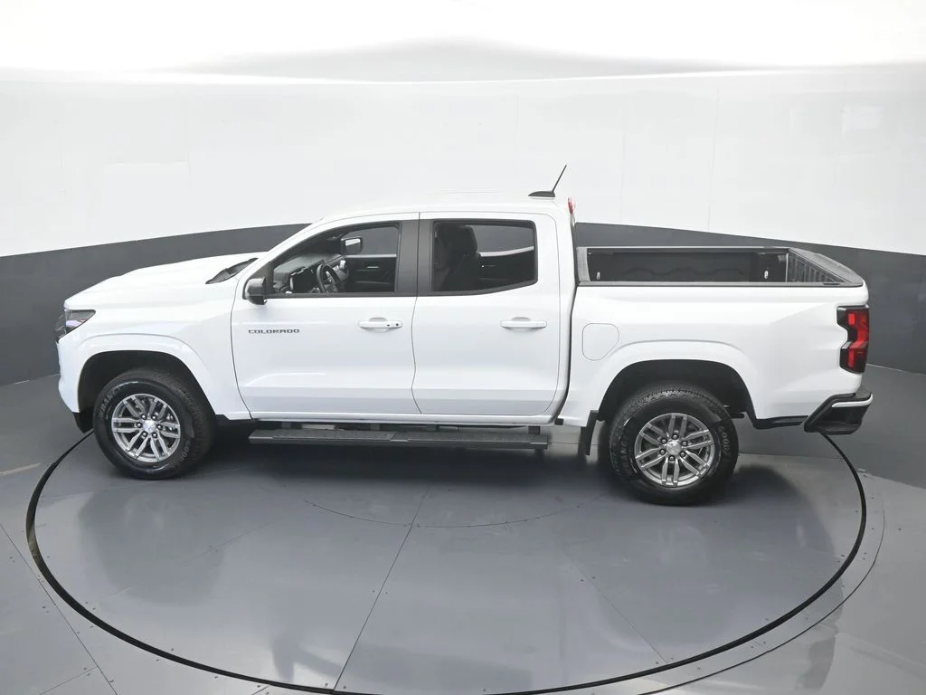 Used 2023 Summit White Chevrolet LT image 42