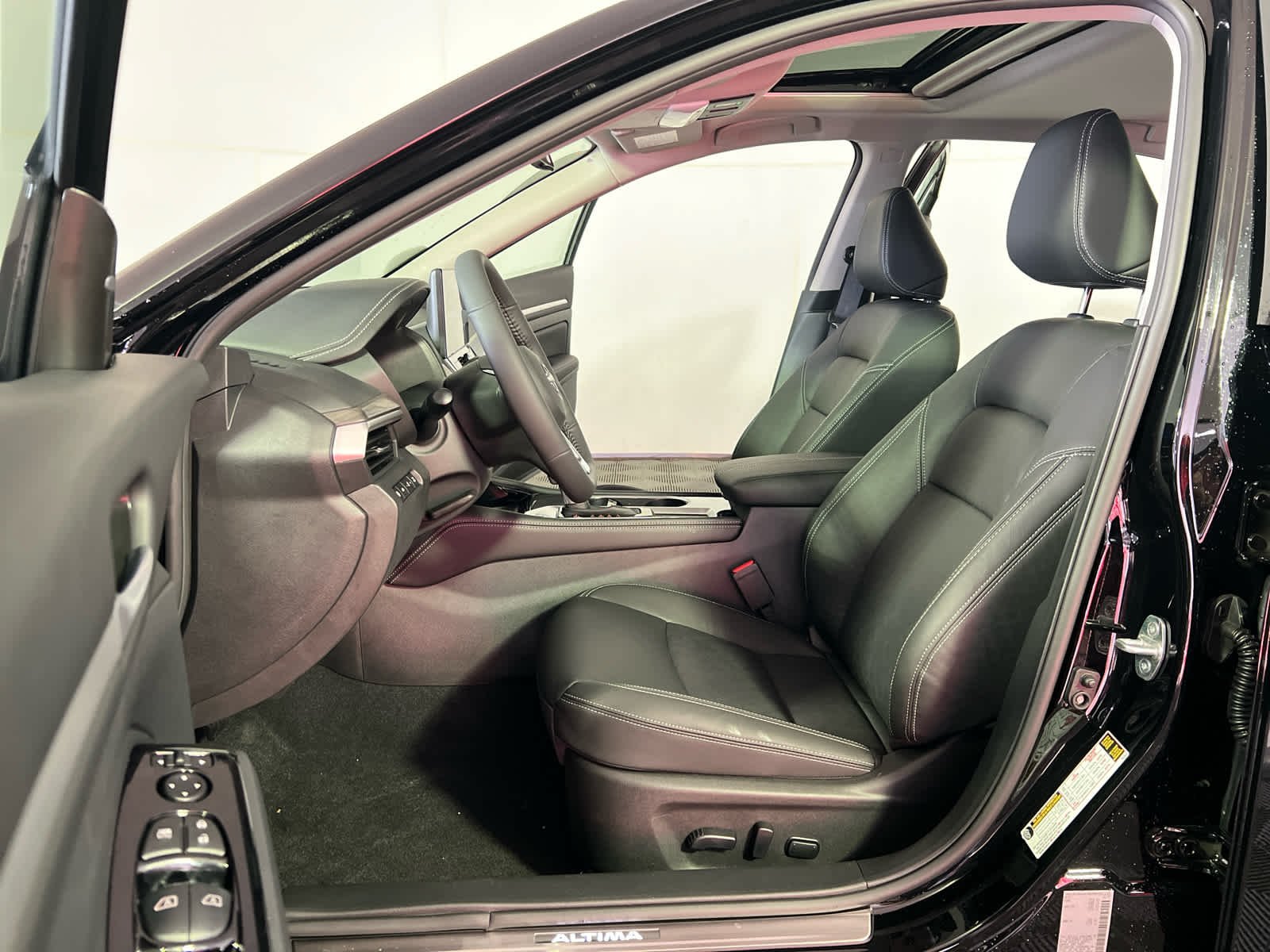 2025 Nissan Altima SL - Photo 13