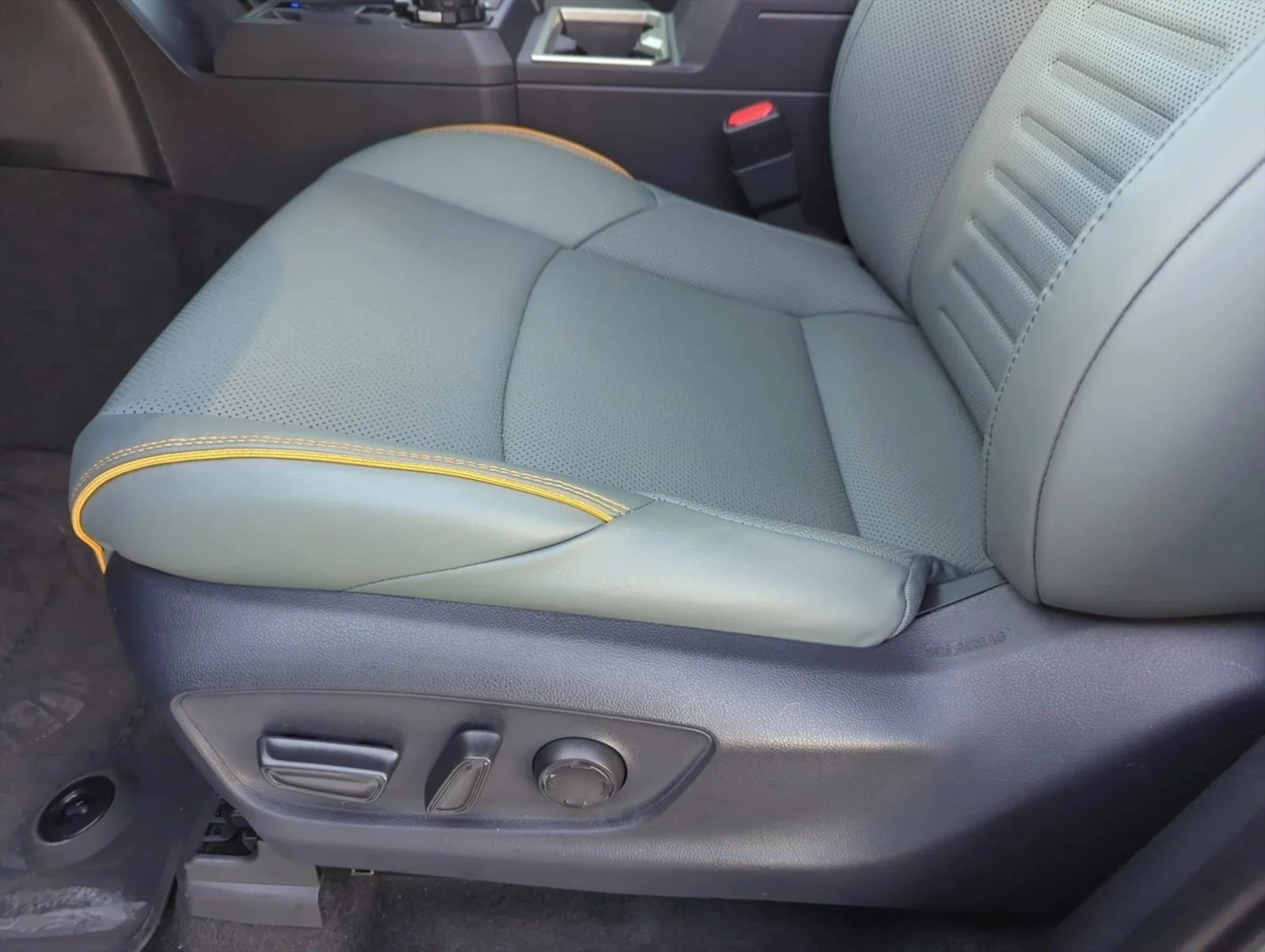 Used 2026 Bronze Oxide Toyota Trailhunter Hybrid image 14