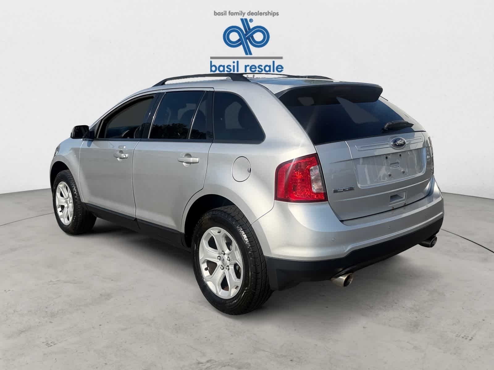 Used 2014 Ingot Silver Metallic Ford SEL image 4