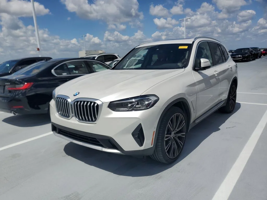 Used 2023 Mineral White Metallic BMW sDrive30i image 1