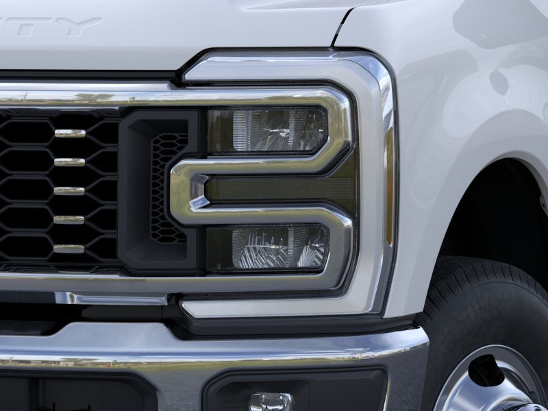 New 2026 Oxford White Ford F-350® Lariat® image 18