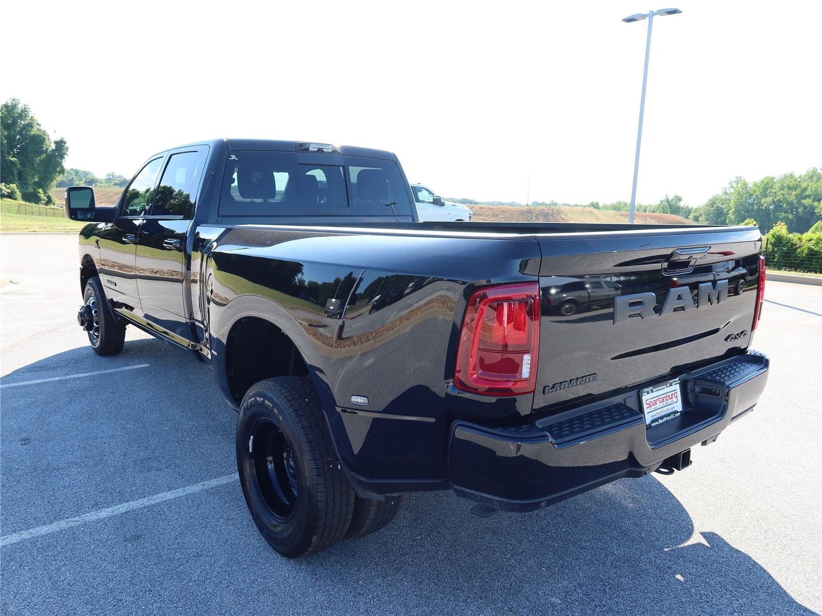 New 2026 Diamond Black Crystal Pearl-Coat Exterior Paint RAM Laramie image 4