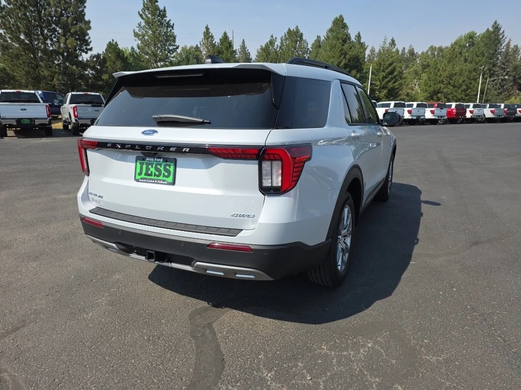 New 2026 Space White Metallic Ford Active image 7