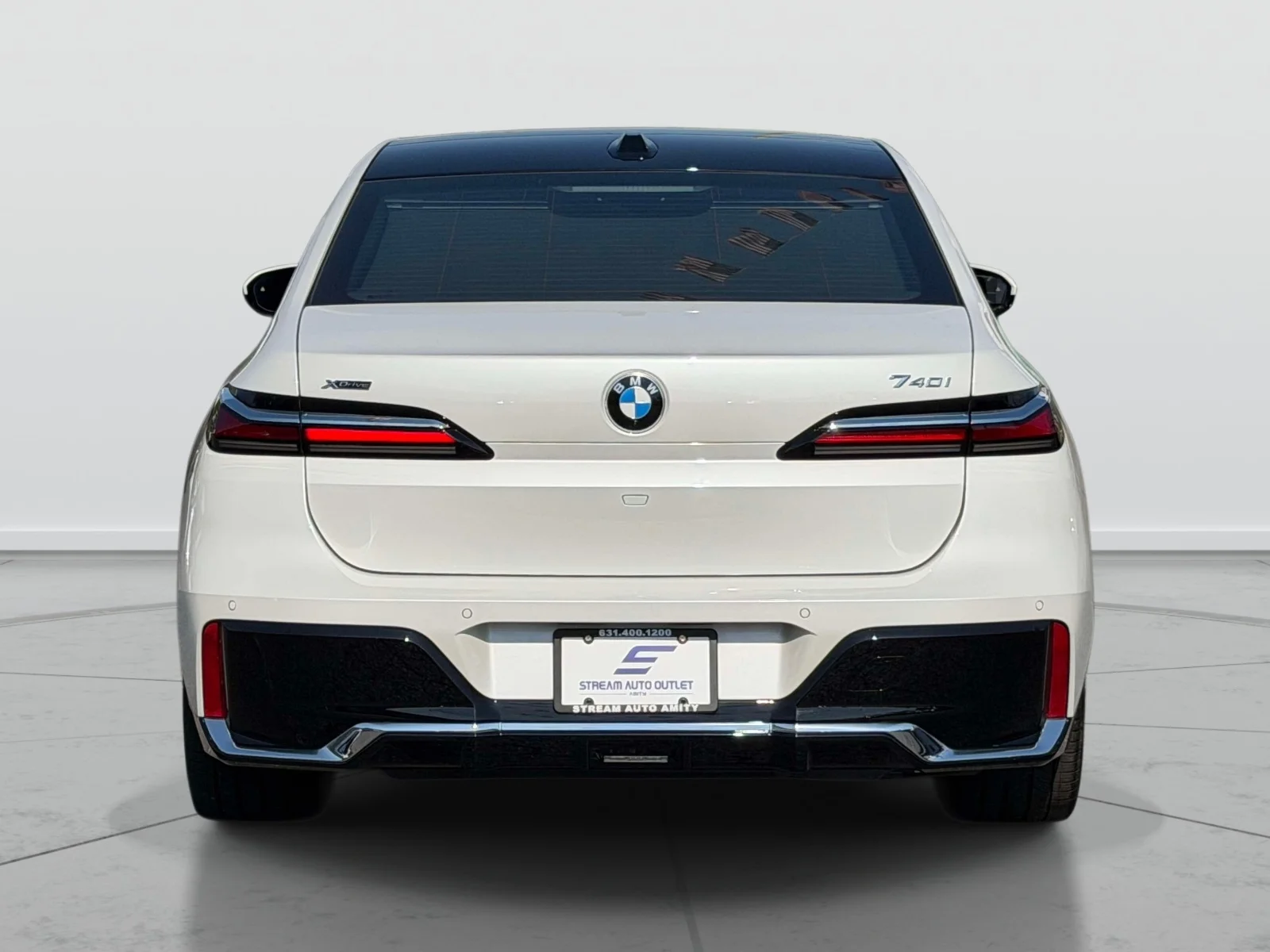 Used 2026 White BMW 740i xDrive image 5