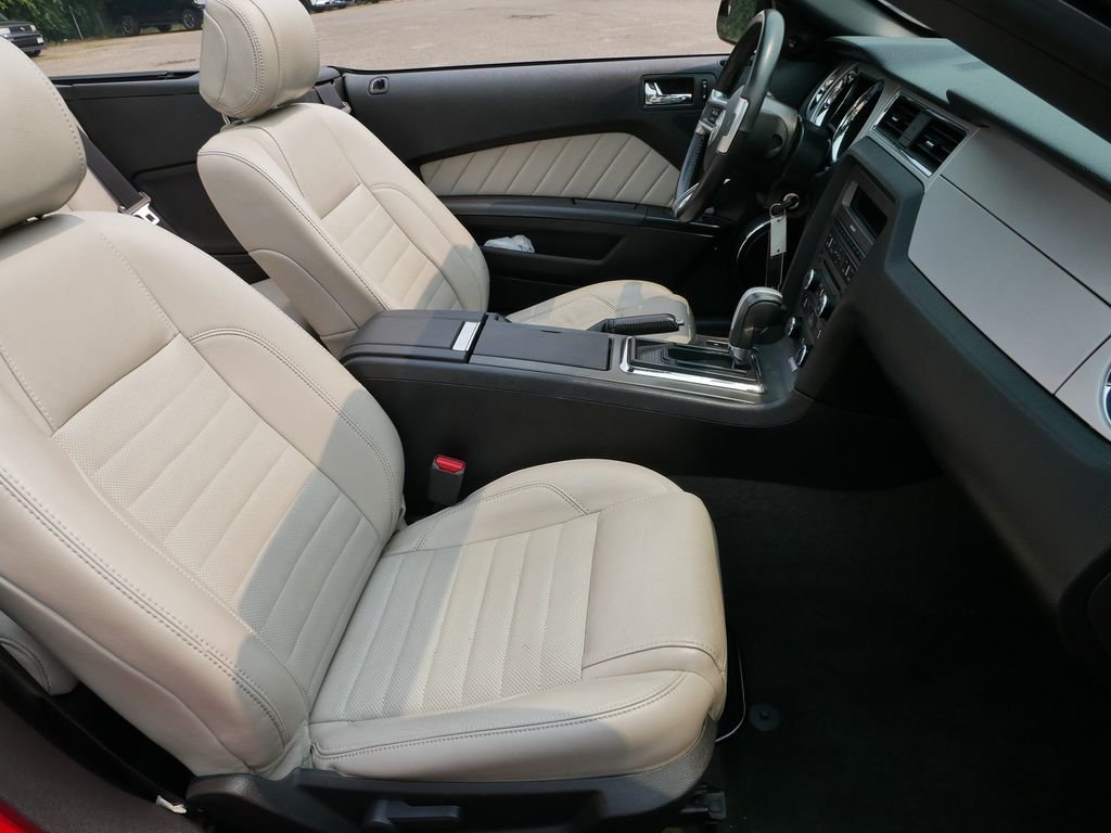Used 2014 Red Ford V6 Premium image 10
