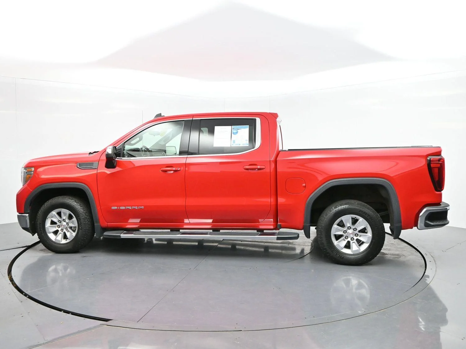 Used 2022 Cardinal Red GMC SLE image 4