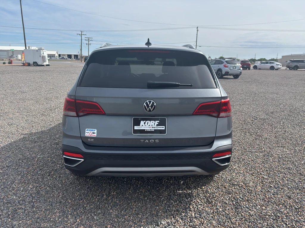 Used 2023 Gray Volkswagen SE image 5