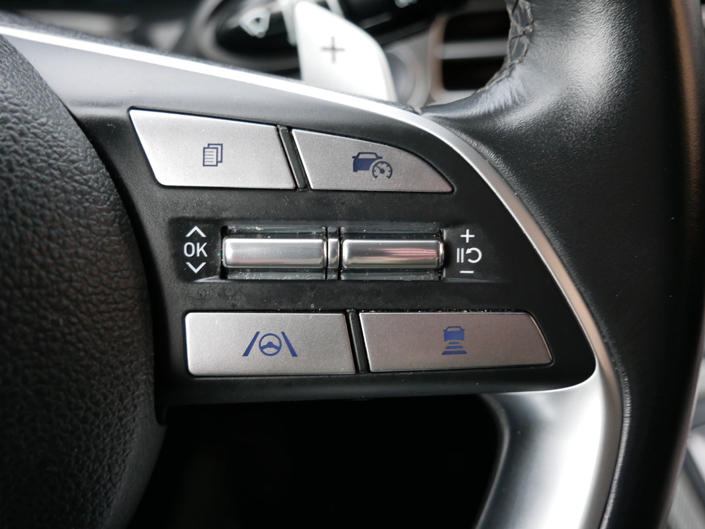 Certified Used 2024 Hyper White Hyundai SEL 7P image 26