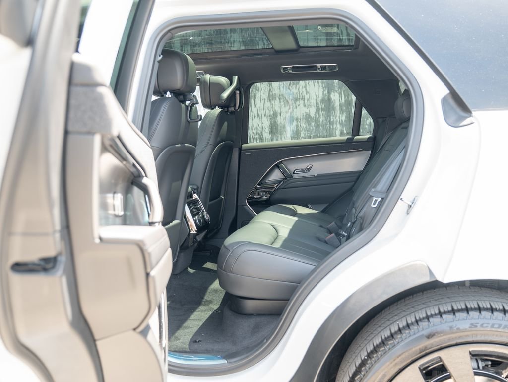 New 2026 Fuji White Land Rover SE image 21