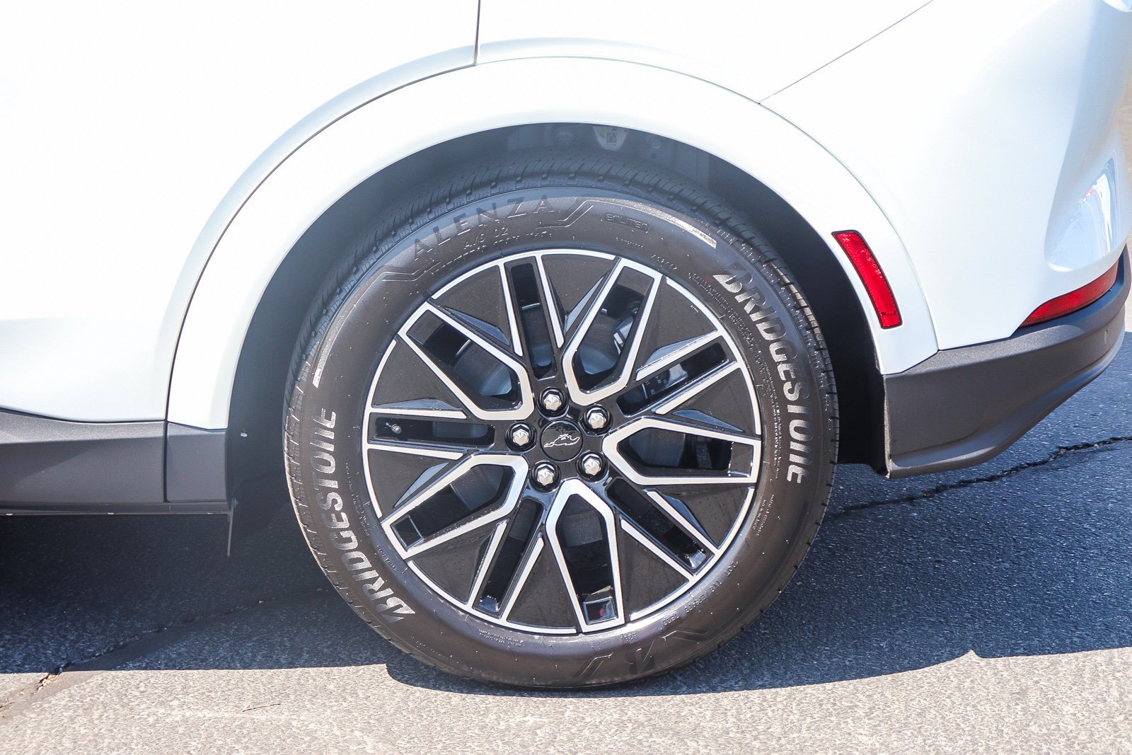 New 2026 Star White Metallic Tri-coat Ford Premium image 9