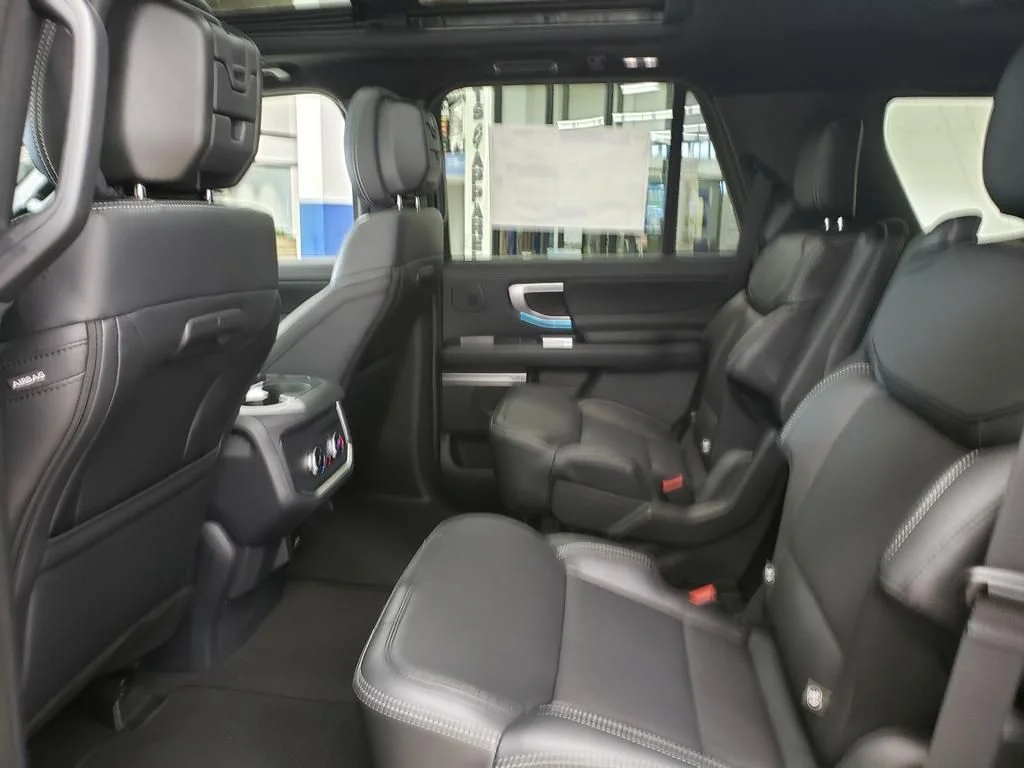 New 2027 Marsh Gray Ford Platinum image 13