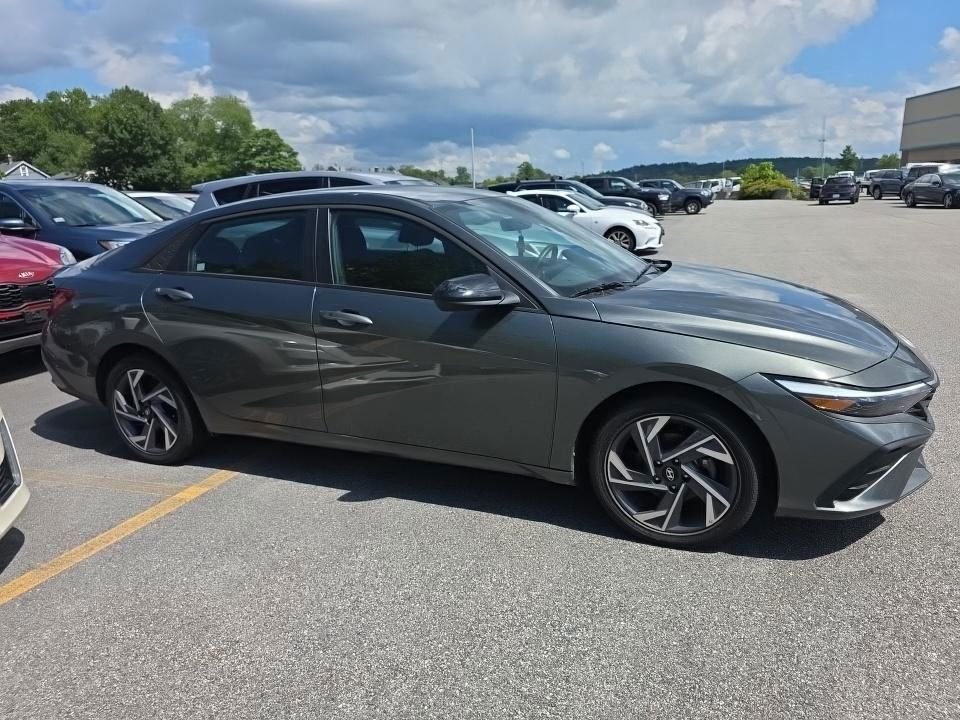 Used 2025 Gray Hyundai SEL Sport image 2