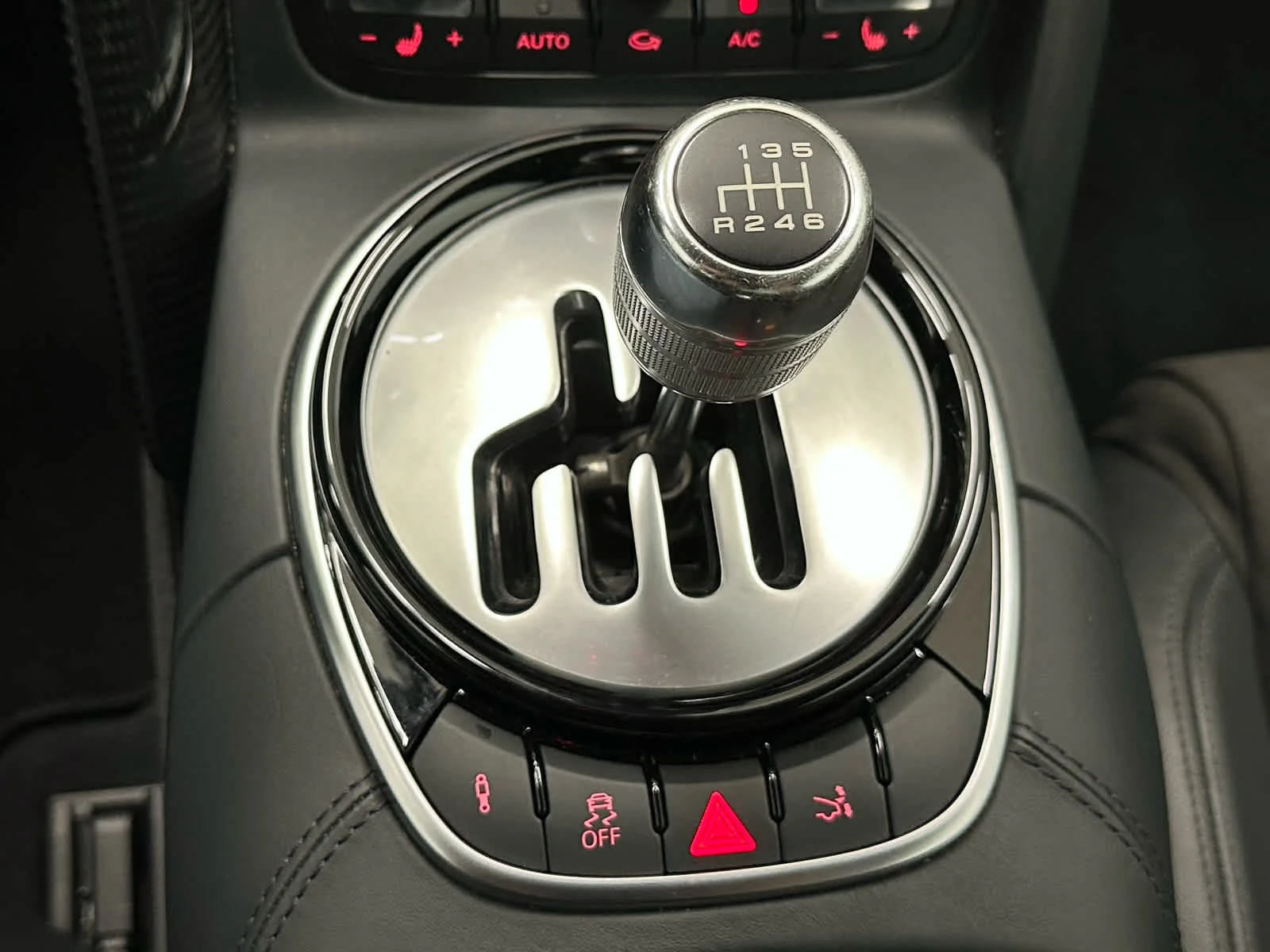 Used 2015 Ibis White Audi V8 image 23