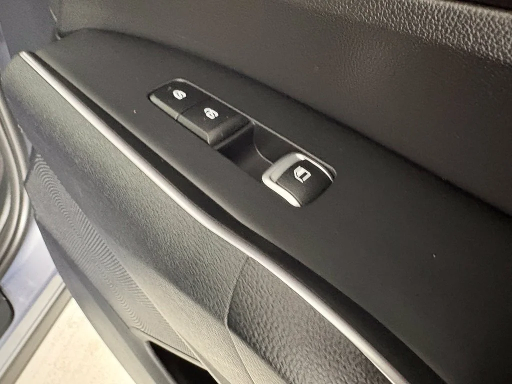 Used 2023 Silver Kia S image 13