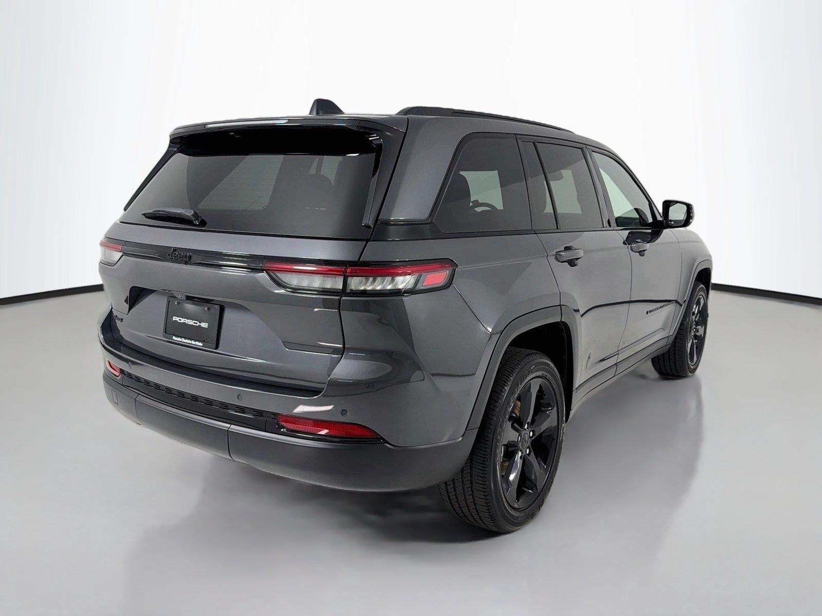 Used 2022 Baltic Gray Metallic Clearcoat Jeep Altitude image 24