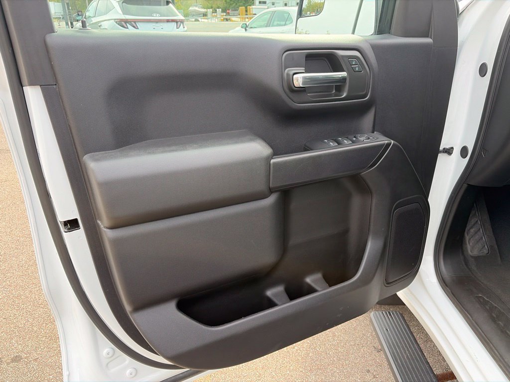 Used 2024 White Chevrolet Custom image 21