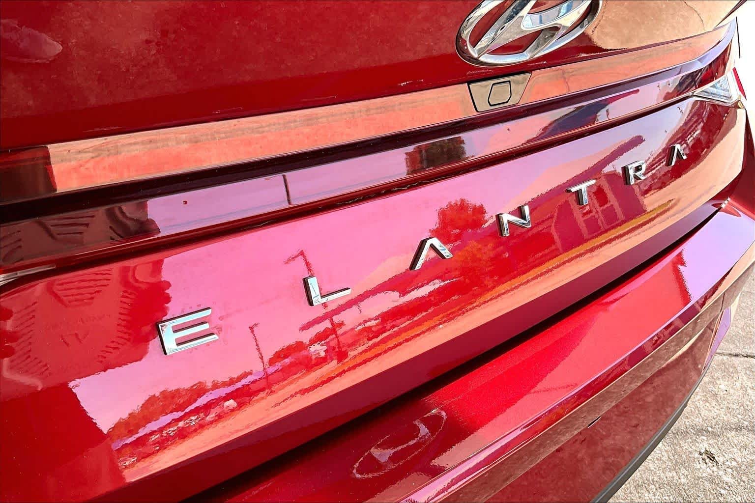 Used 2023 Ultimate Red Hyundai SEL image 29