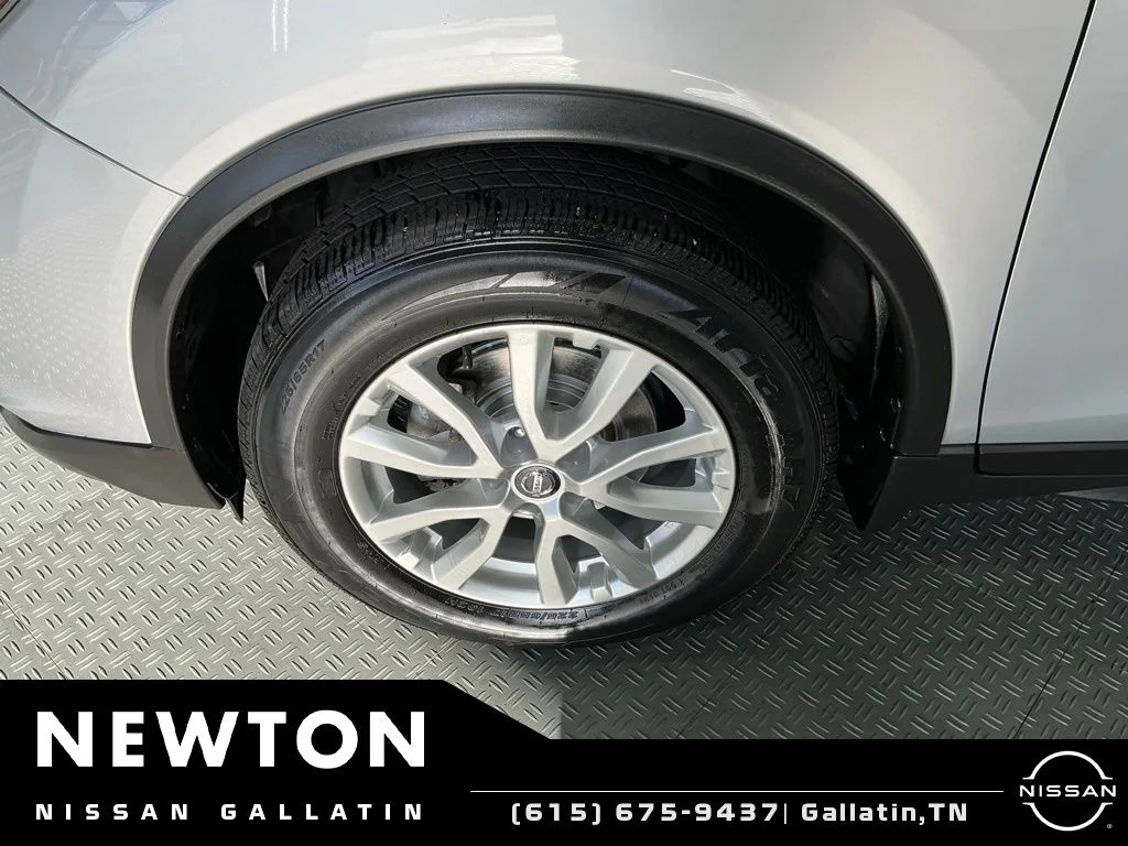 Used 2020 Brilliant Silver Metallic Nissan SV image 41
