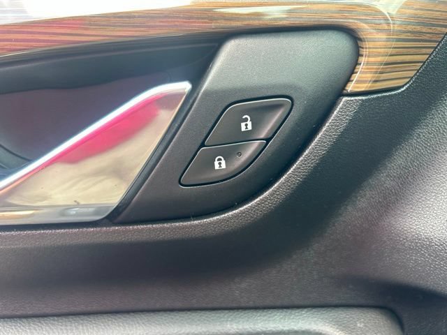 Used 2021 EBONY TWILIGHT METALLIC GMC SLE image 17