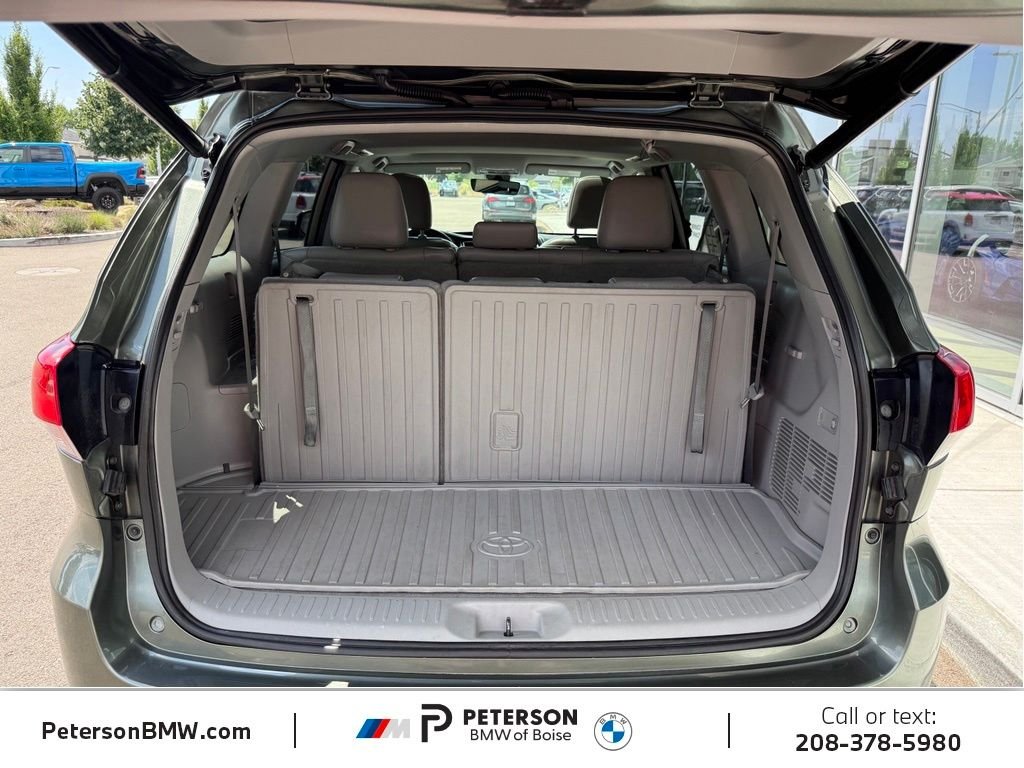 Used 2019 Green Toyota XLE image 9