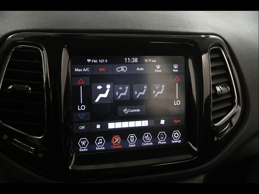 Used 2020 Diamond Black Crystal Pearl Coat Jeep Limited image 12