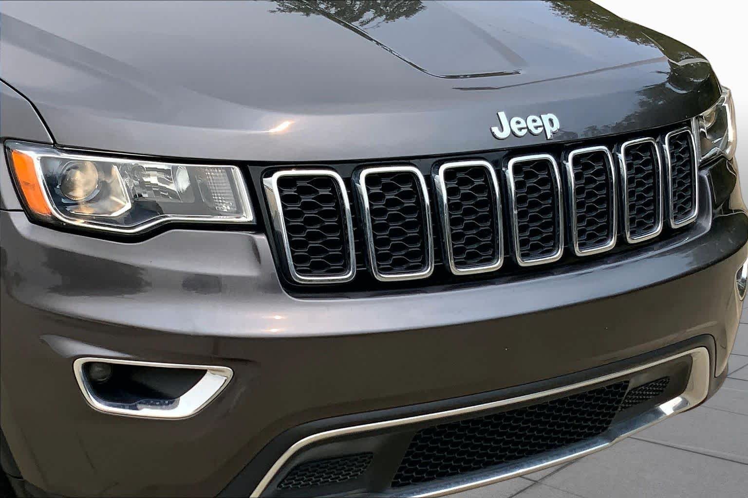 Used 2020 Granite Crystal Metallic Clearcoat Jeep Limited image 30