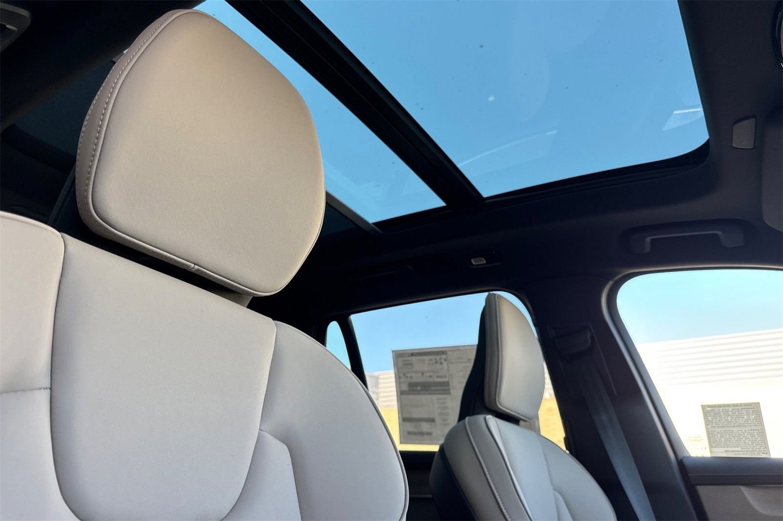 2026 Volvo XC90 Plus - Photo 17