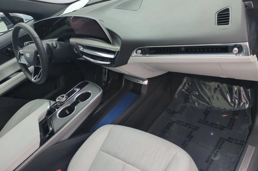 Certified Used 2024 Crystal White Tricoat Cadillac Sport 1 image 19