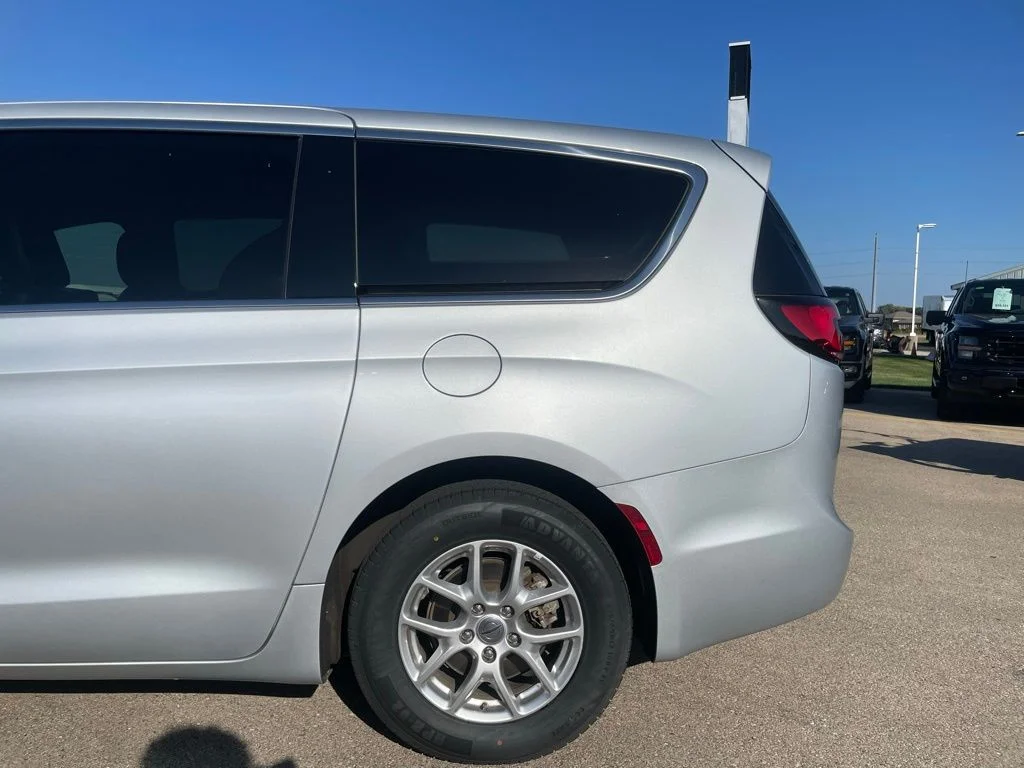 2024 Chrysler Pacifica Touring L - Photo 29