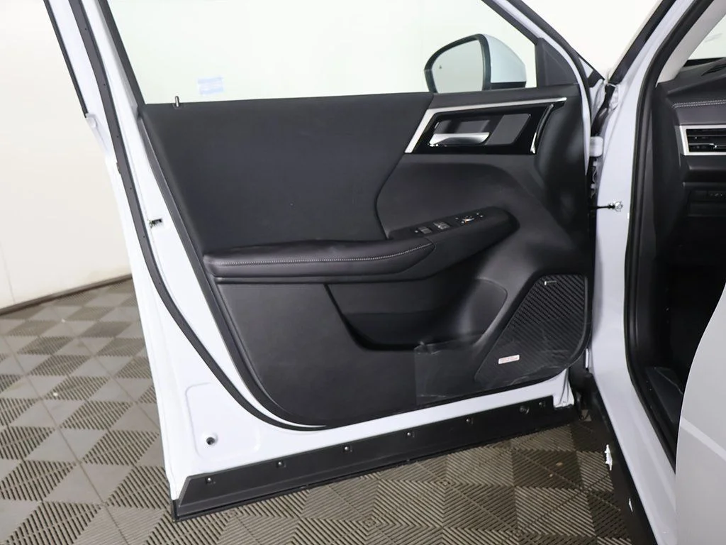 New 2026 White Mitsubishi ES image 23