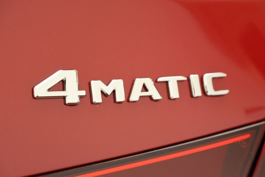 New 2026 MANUFAKTUR Patagonia Red Metallic Mercedes-Benz C 300 image 10