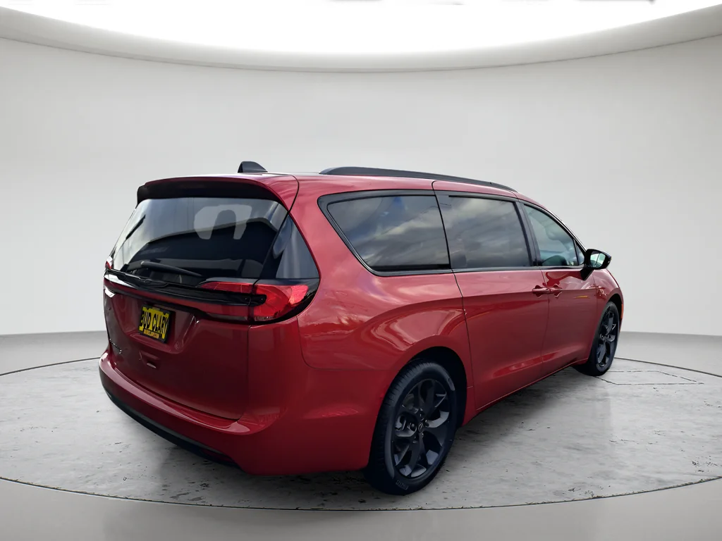 New 2026 Red Hot Pearl-Coat Exterior Paint Chrysler Select image 5